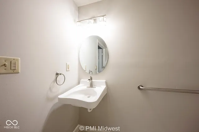 $899 | 3736 North Meridian Street, Unit 1, Indianapolis, IN 46208