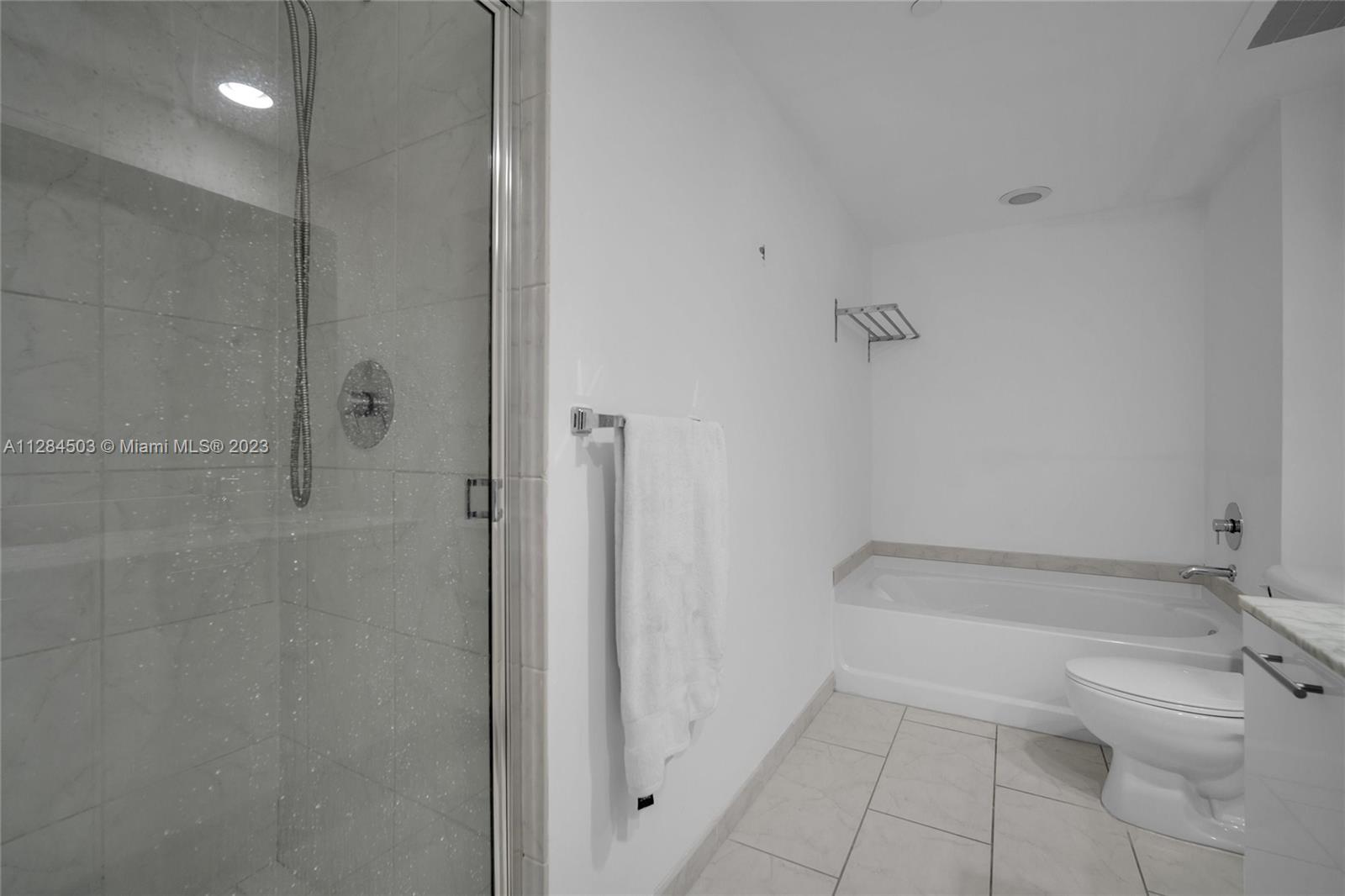 Brickell Miami, FL 33131 - Photo 20 of 29 a bathroom with a bathtub and toilet