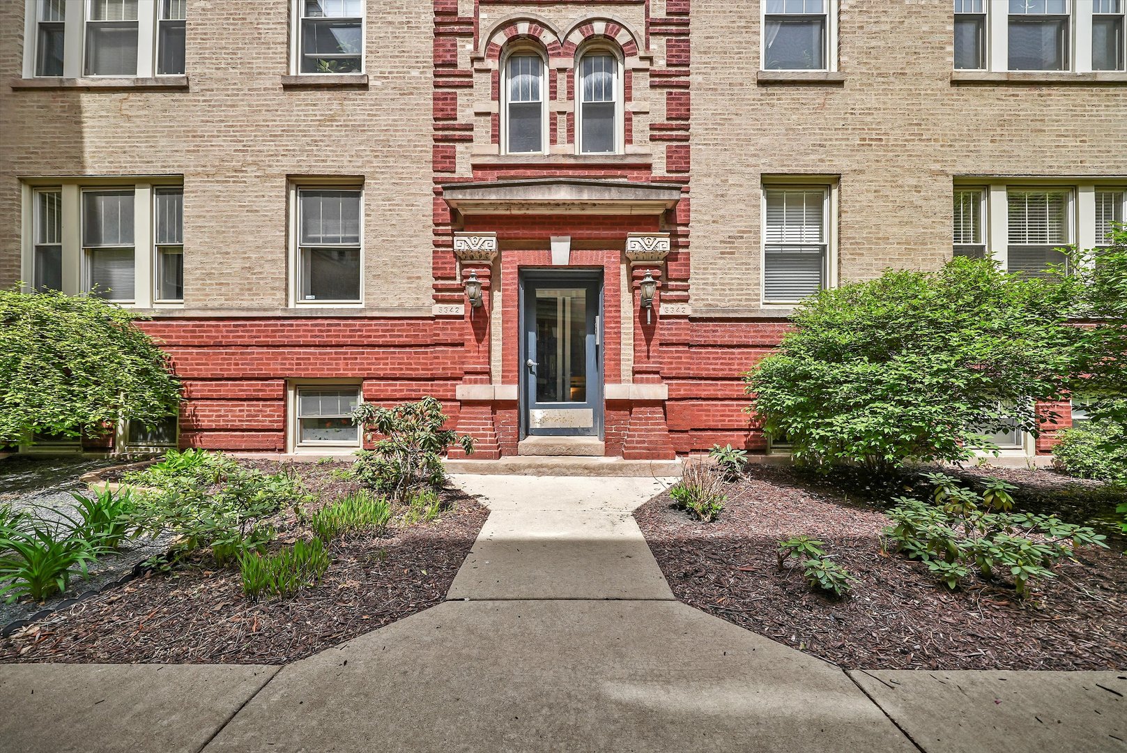 5342 North Winthrop Avenue, Unit 2E Chicago, IL 60640 - Photo 2 of 8 a front view of a house with garden