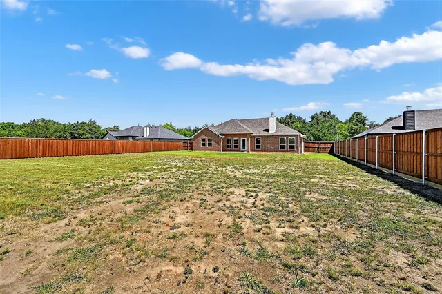 a view of a houses with a yard