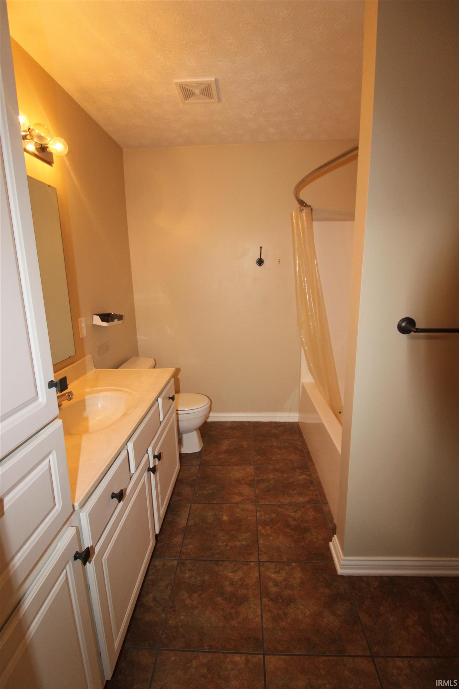 9803 Clippinger Road Evansville, IN 47725 - Photo 16 of 26 Gallery Image 16