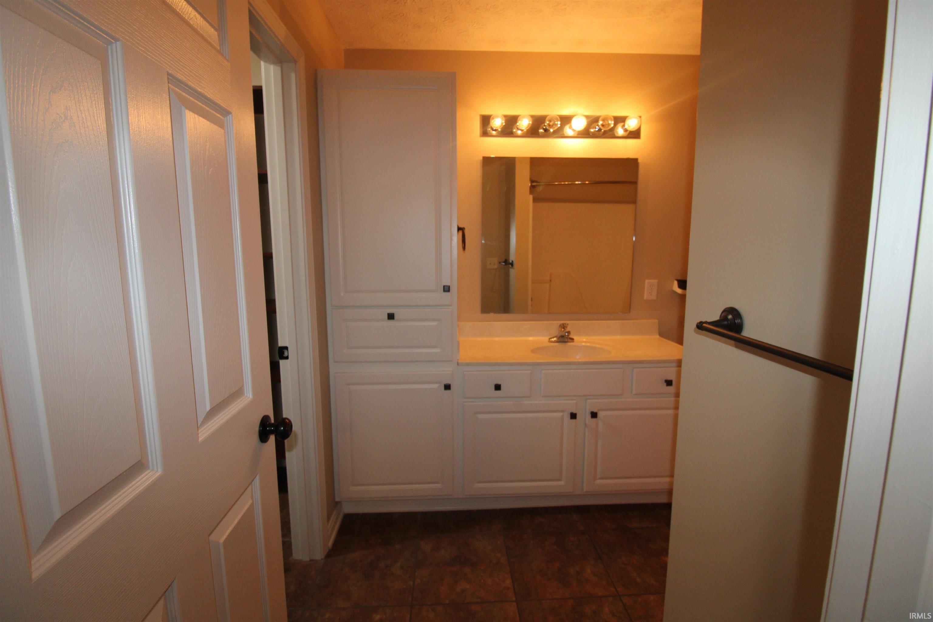 9803 Clippinger Road Evansville, IN 47725 - Photo 17 of 26 Gallery Image 17