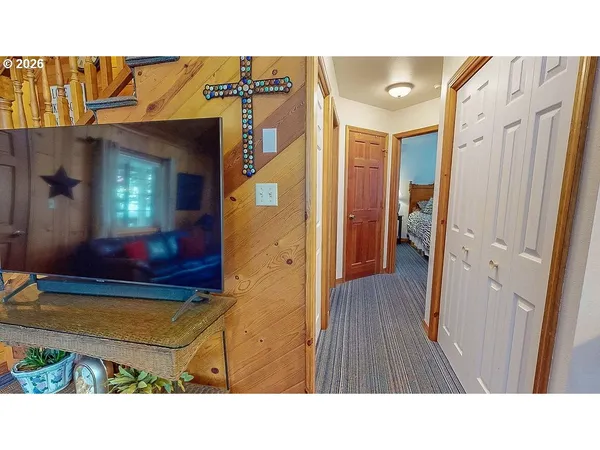 a black and white photo of a living room
