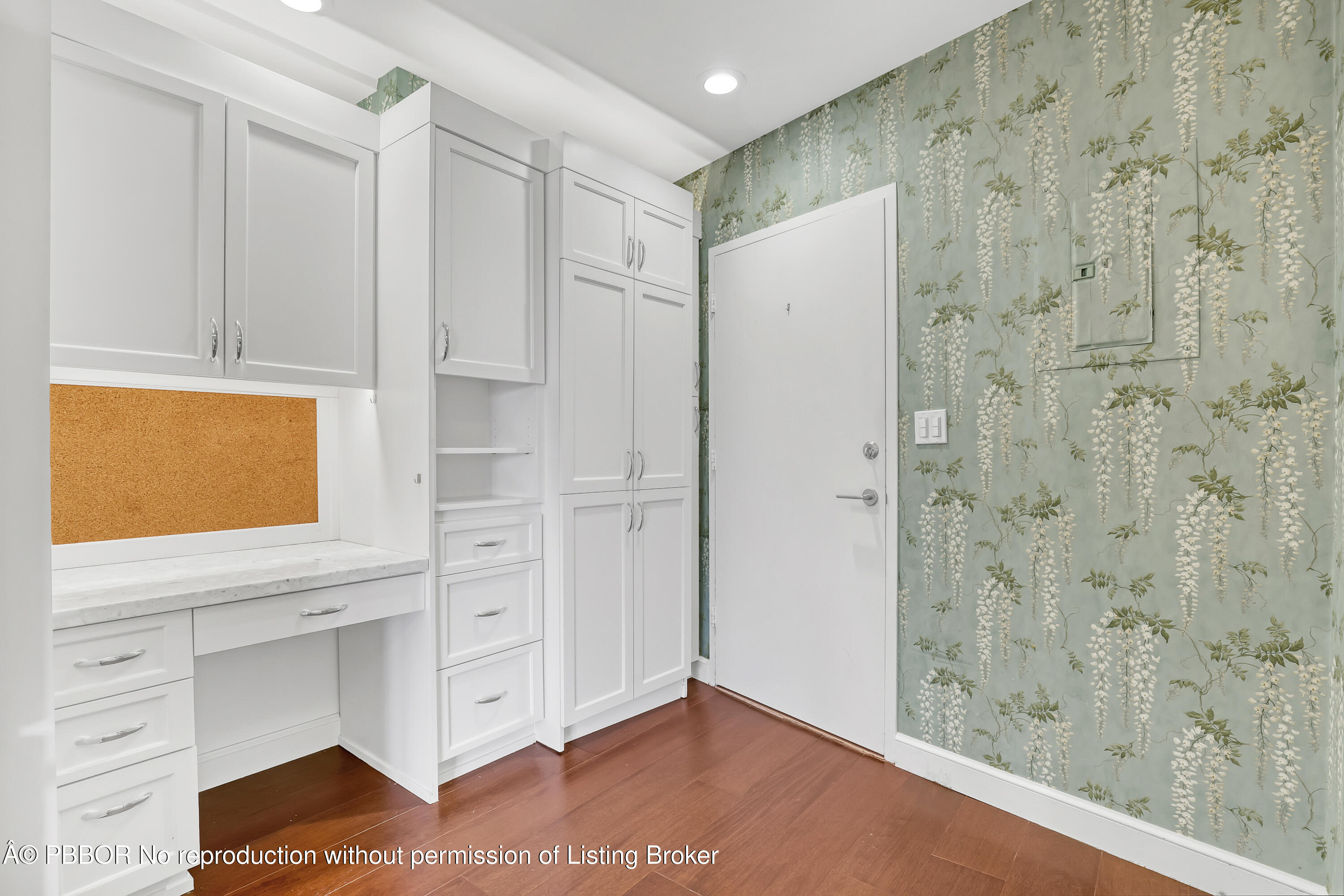 44 Cocoanut Row, Unit 302B Palm Beach, FL 33480 - Photo 13 of 24 Kitchen Entrance