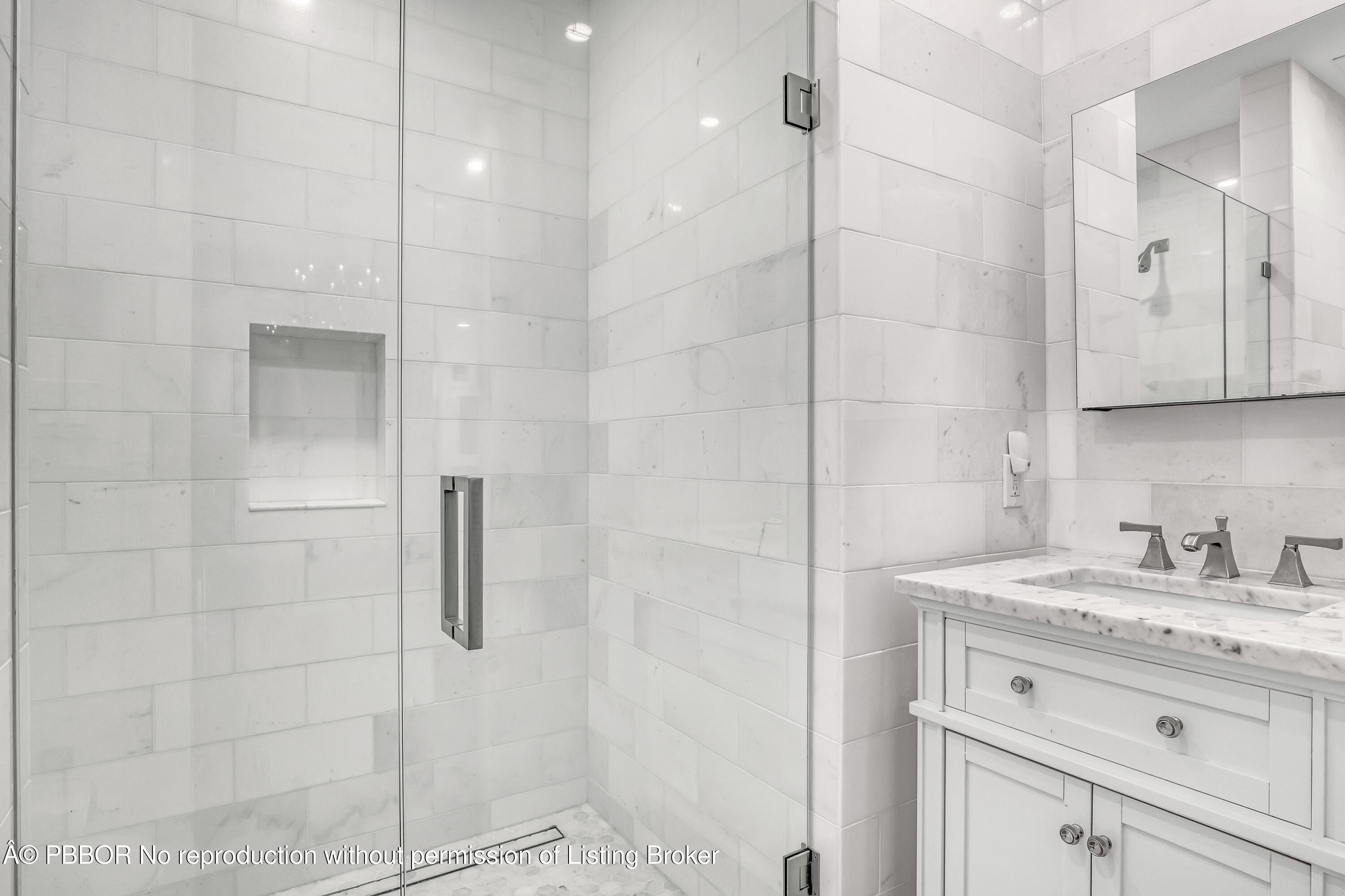 44 Cocoanut Row, Unit 302B Palm Beach, FL 33480 - Photo 23 of 24 Guest Bath