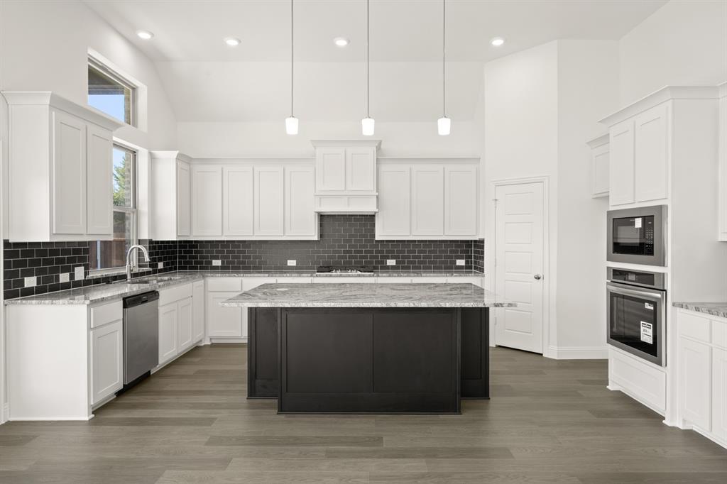974 Reeves Drive DeSoto, TX 75115 - Photo 6 of 30 974 Reeves- Kitchen-1