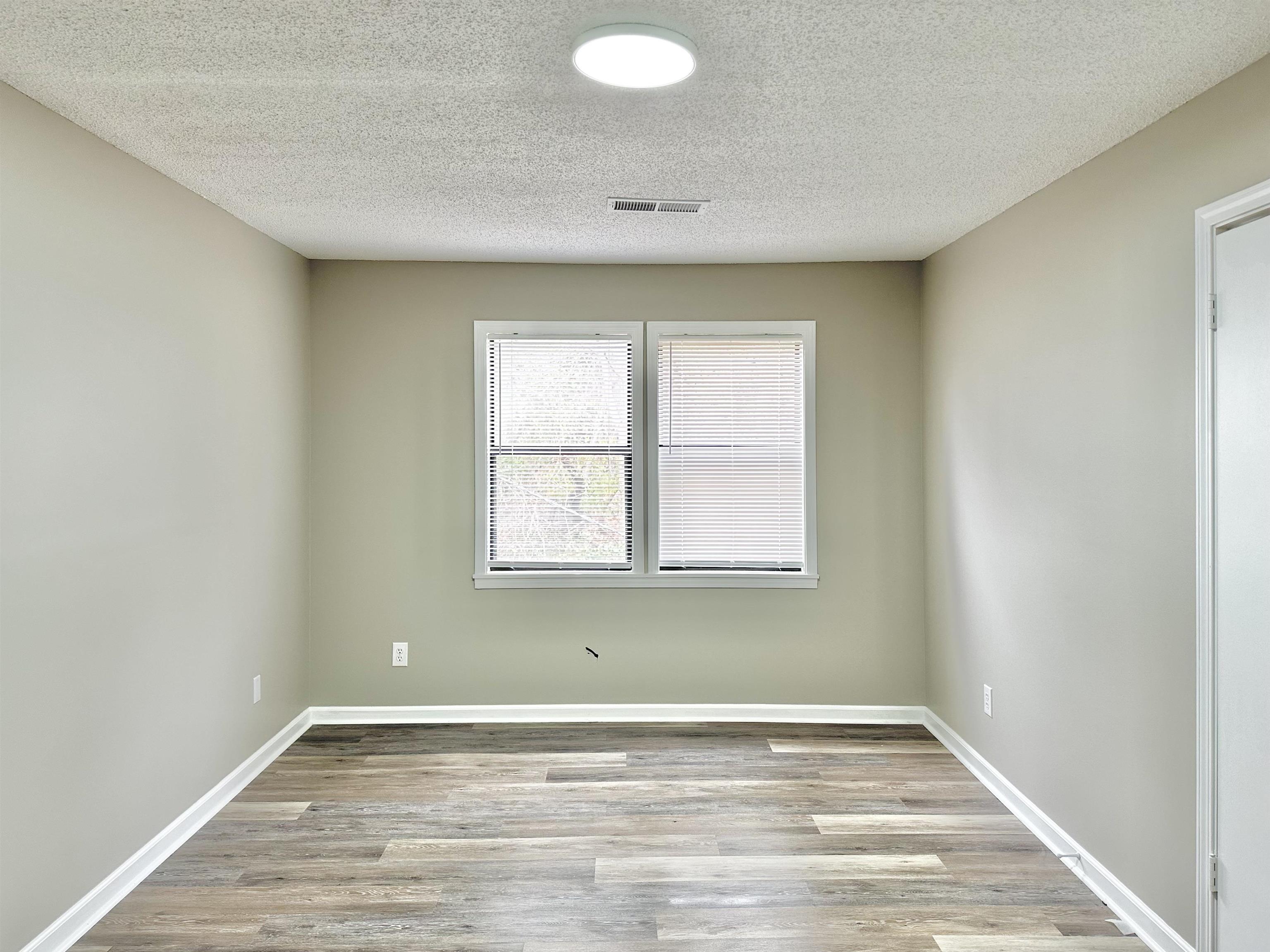 4376 Coleman Road Memphis, TN 38128 - Photo 16 of 21 an empty room with window