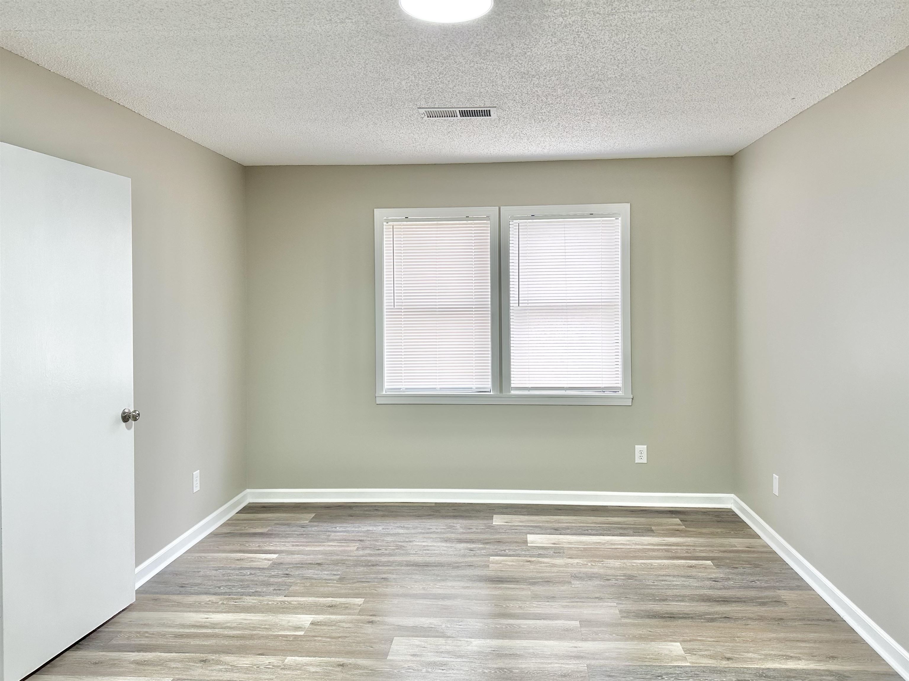 4376 Coleman Road Memphis, TN 38128 - Photo 19 of 21 a view of a room with wooden floor and window in it