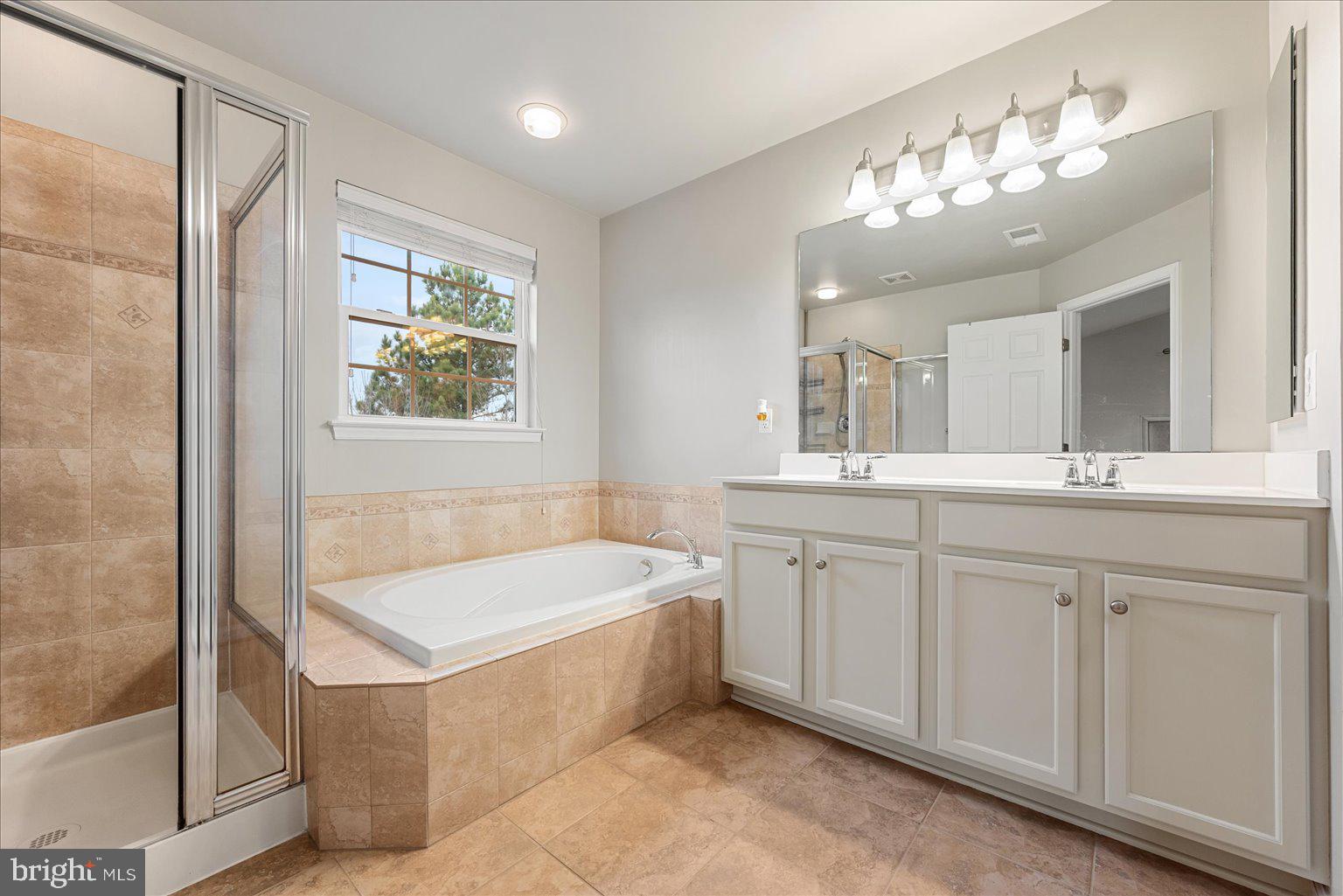 12761 Stone Lined Circle Lake Ridge, VA 22192 - Photo 12 of 24