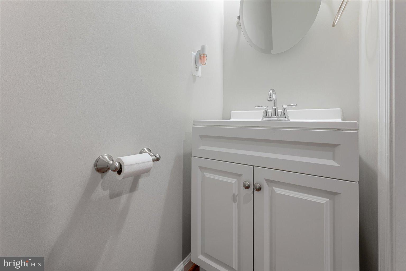 12761 Stone Lined Circle Lake Ridge, VA 22192 - Photo 16 of 24