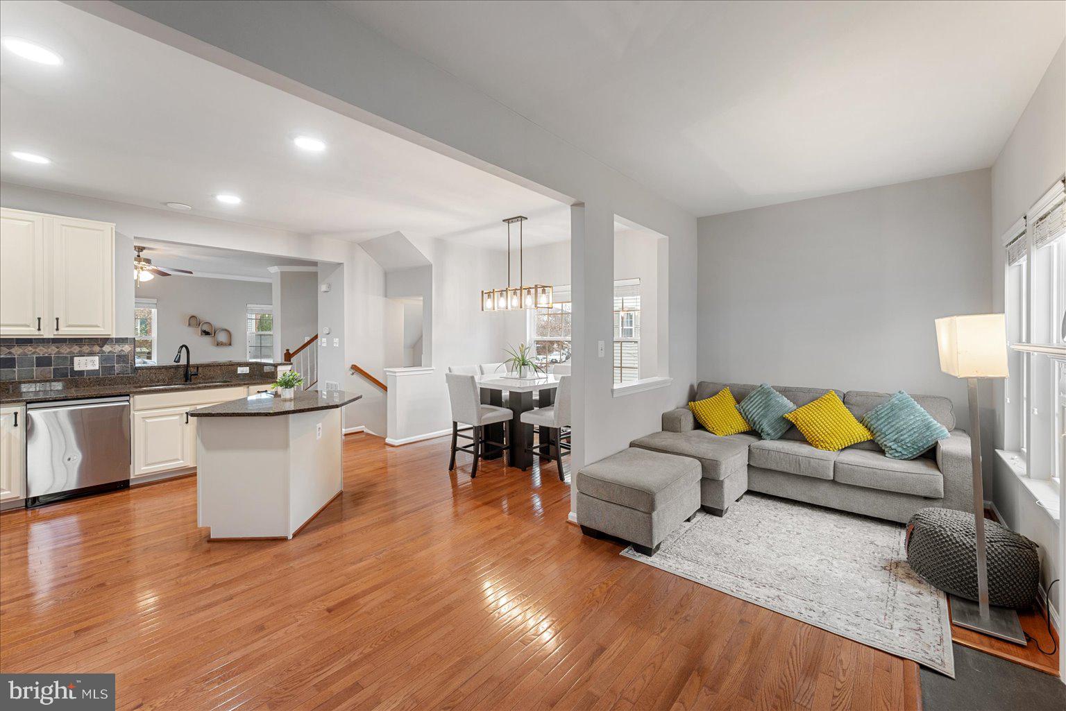 12761 Stone Lined Circle Lake Ridge, VA 22192 - Photo 8 of 24