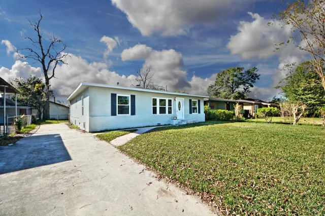 $2,400 | 3834 Rosedale Street, Houston, TX 77004