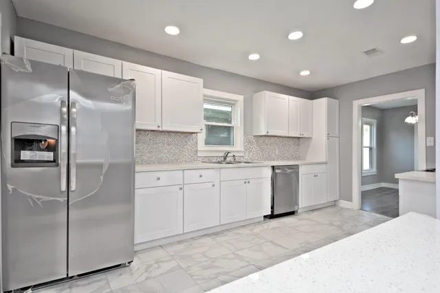 $2,400 | 3834 Rosedale Street, Houston, TX 77004