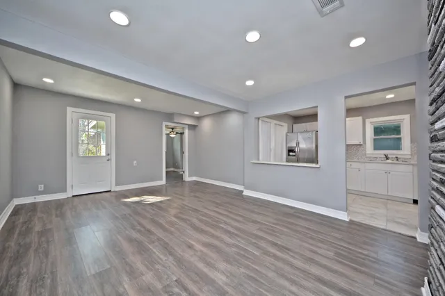 $2,400 | 3834 Rosedale Street, Houston, TX 77004