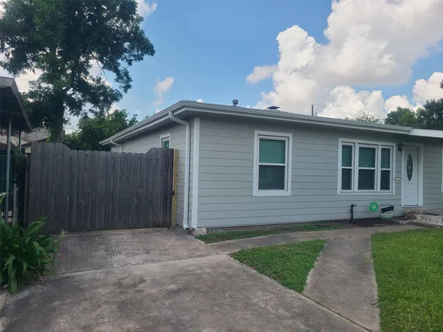 $2,400 | 3834 Rosedale Street, Houston, TX 77004