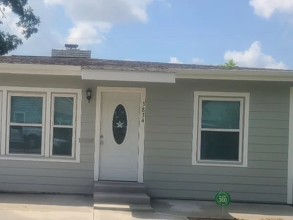 a view of a yard in front of a house