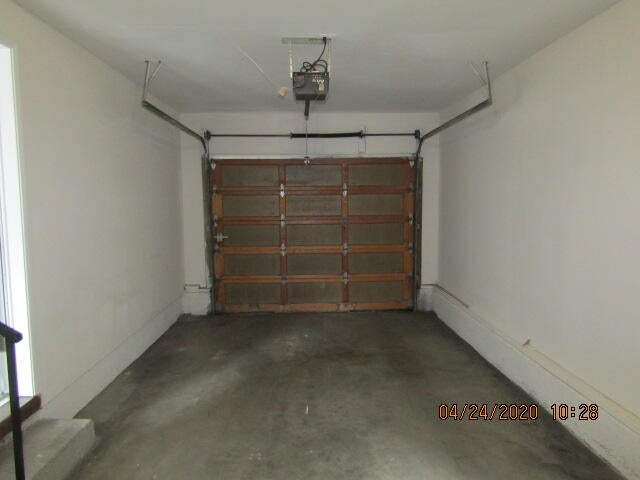 1206 Morrow Road Medford, OR 97504 - Photo 3 of 23 Garage
