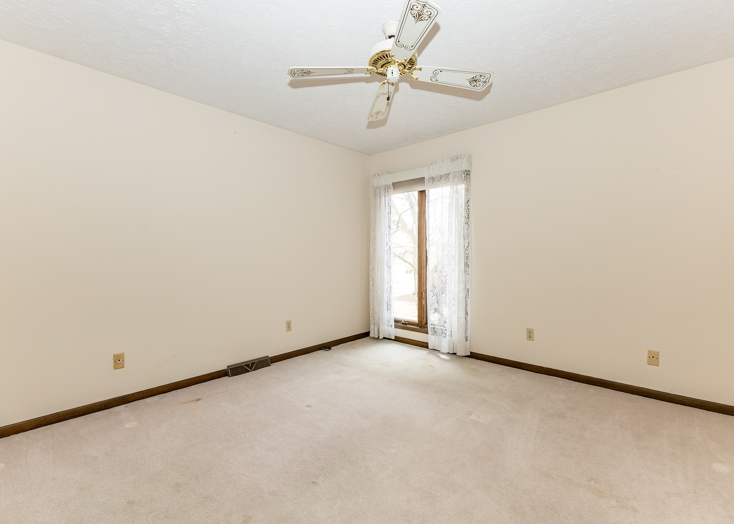 3748 53rd Street Moline, IL 61265 - Photo 20 of 24 a view of an empty room