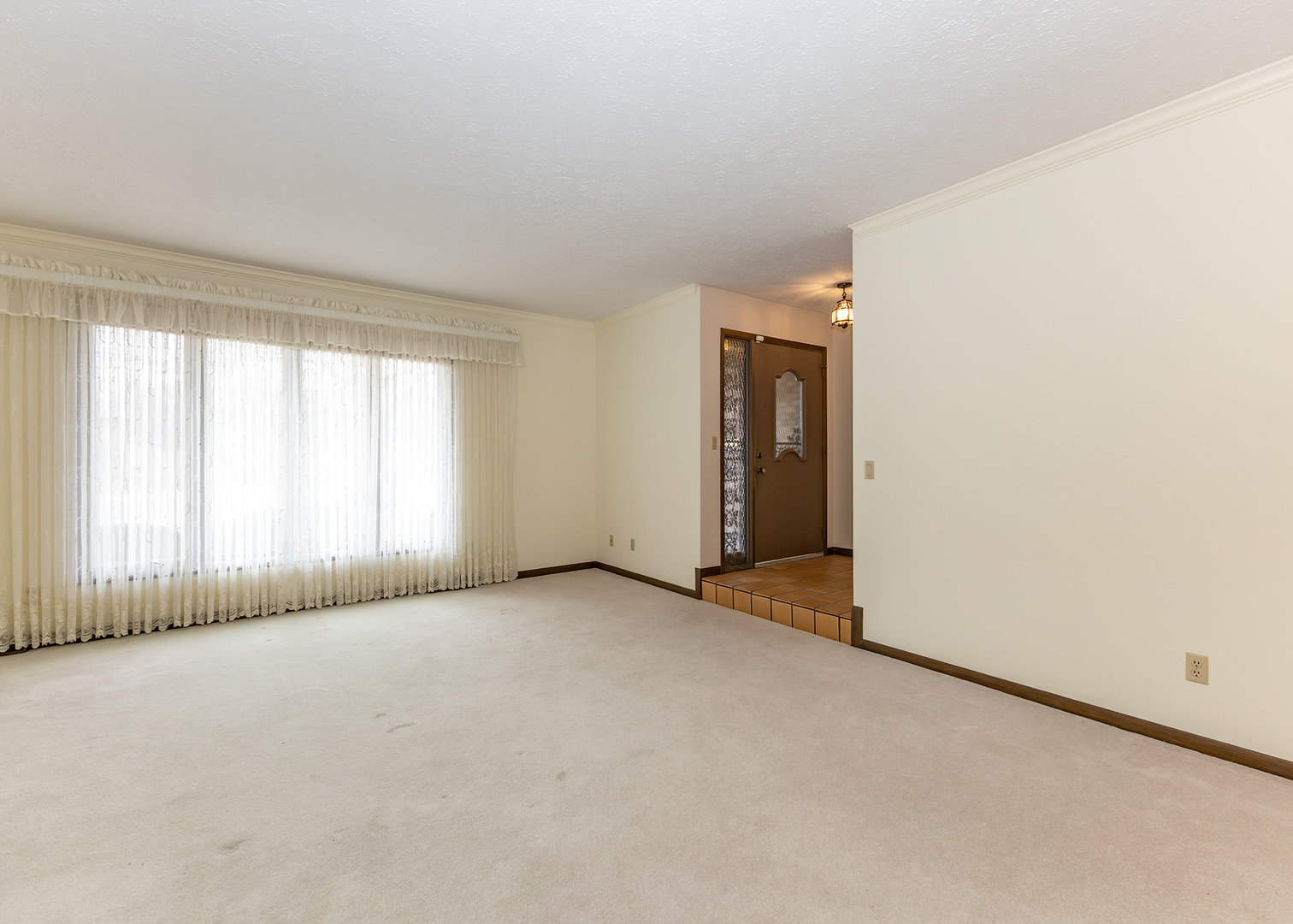 3748 53rd Street Moline, IL 61265 - Photo 7 of 24 an empty room with windows