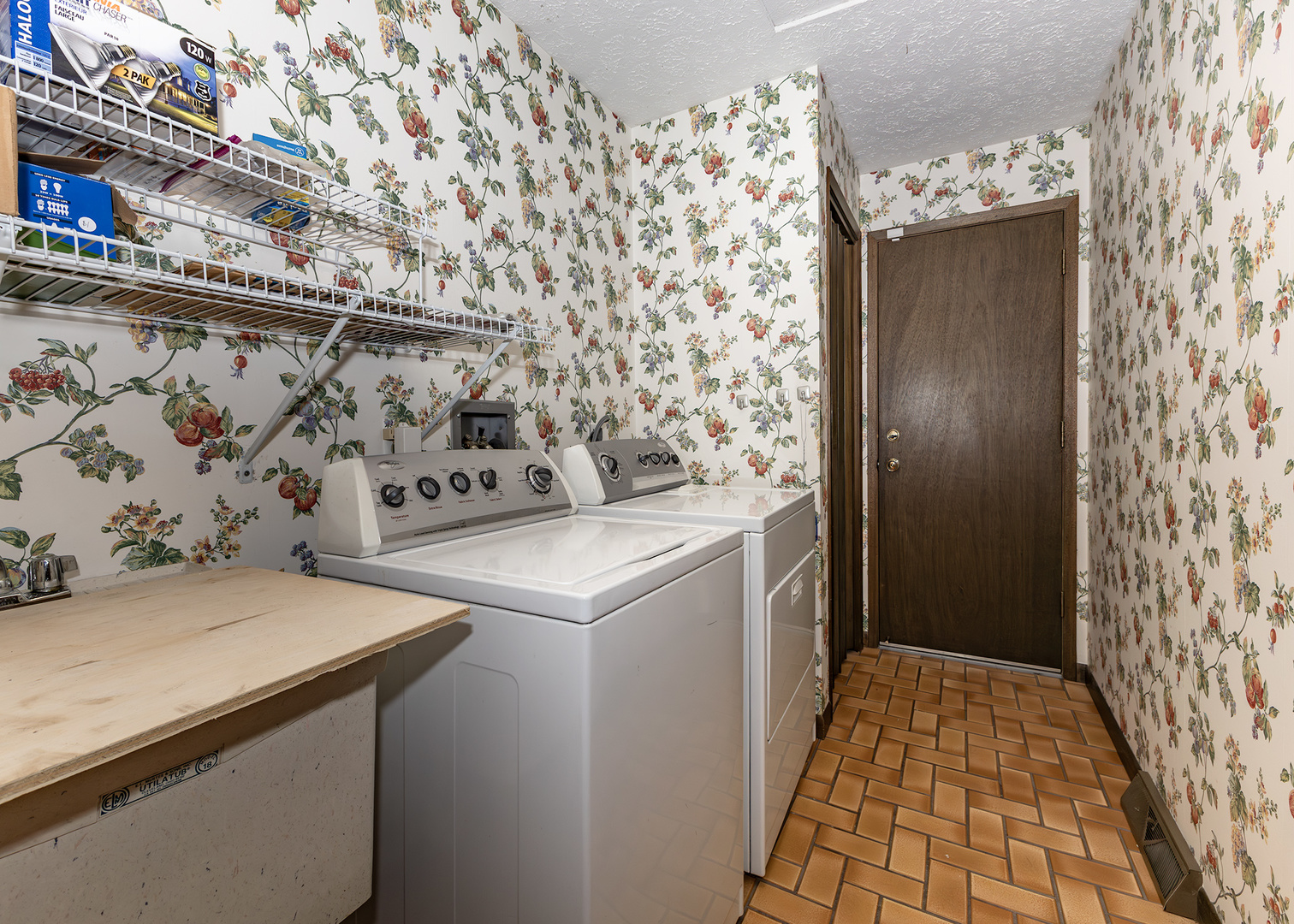 3748 53rd Street Moline, IL 61265 - Photo 8 of 24 a utility room with dryer and washer