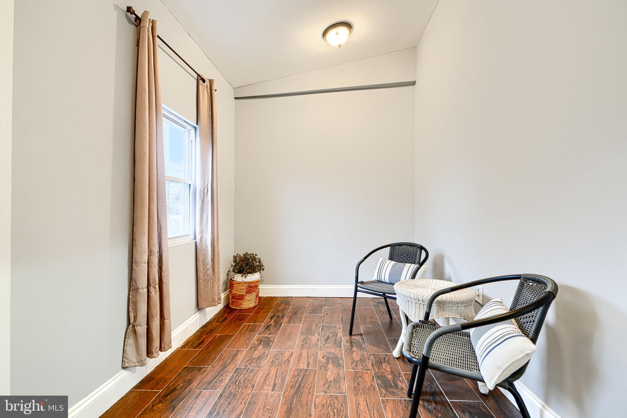 619 North Point Road Baltimore, MD 21224 - Photo 14 of 68 entry room