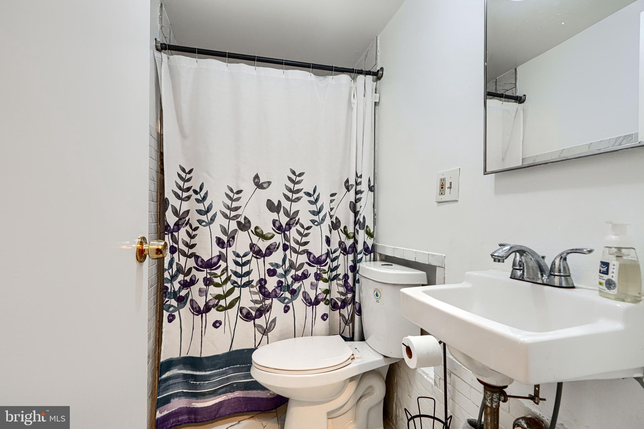 619 North Point Road Baltimore, MD 21224 - Photo 26 of 68 First floor full bath