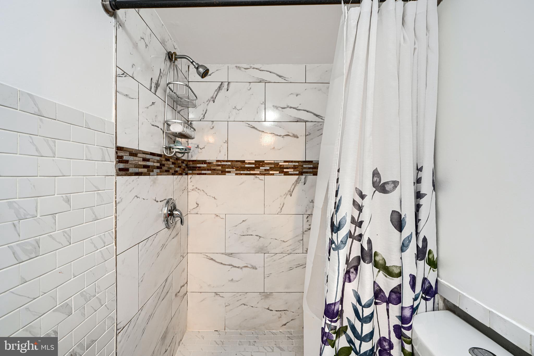 619 North Point Road Baltimore, MD 21224 - Photo 29 of 68 ceramic tile in bathroom