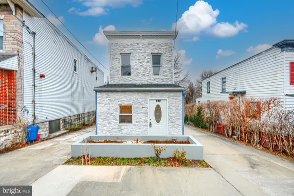 a view of a house with a outdoor space