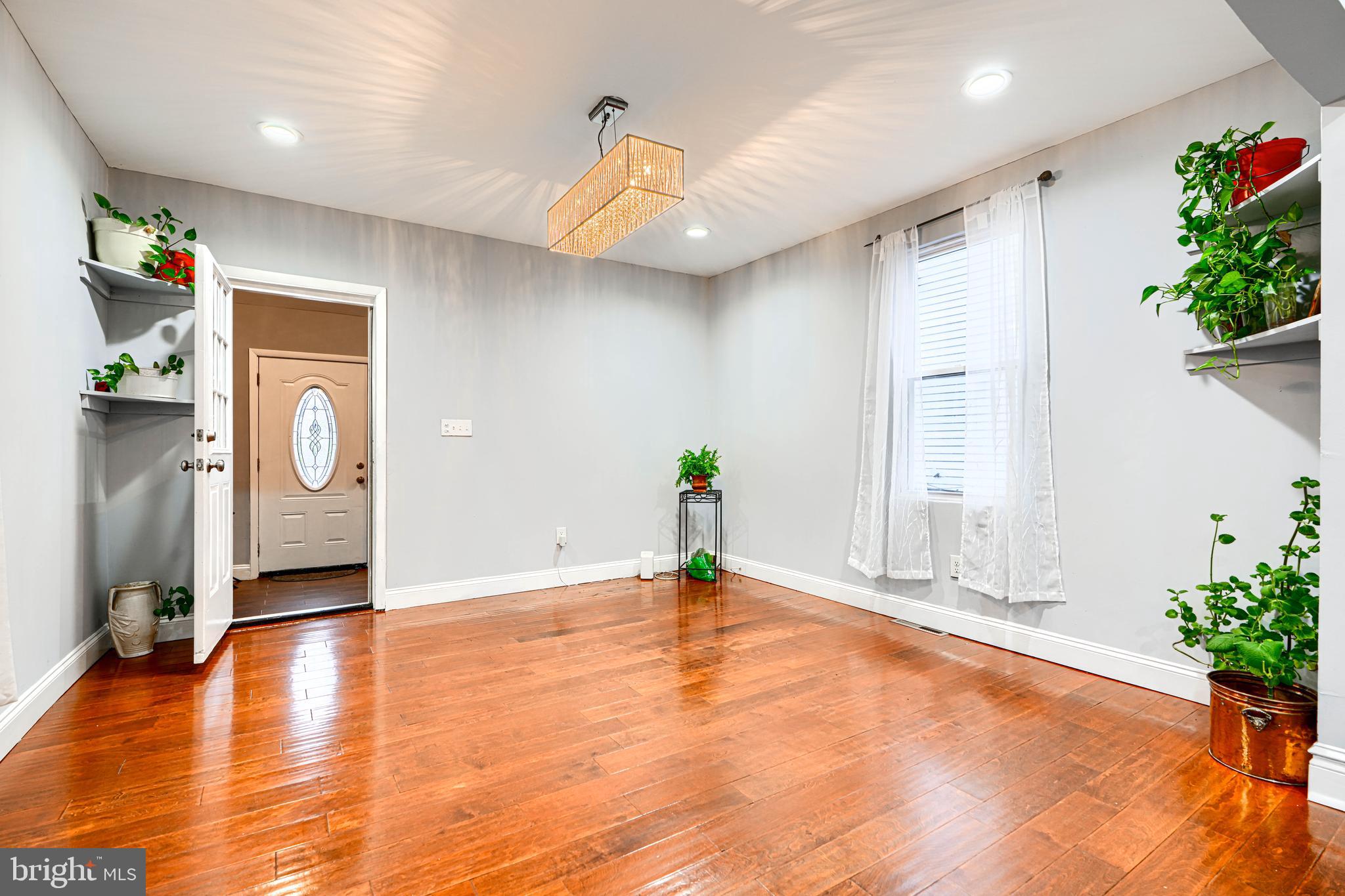 619 North Point Road Baltimore, MD 21224 - Photo 7 of 68