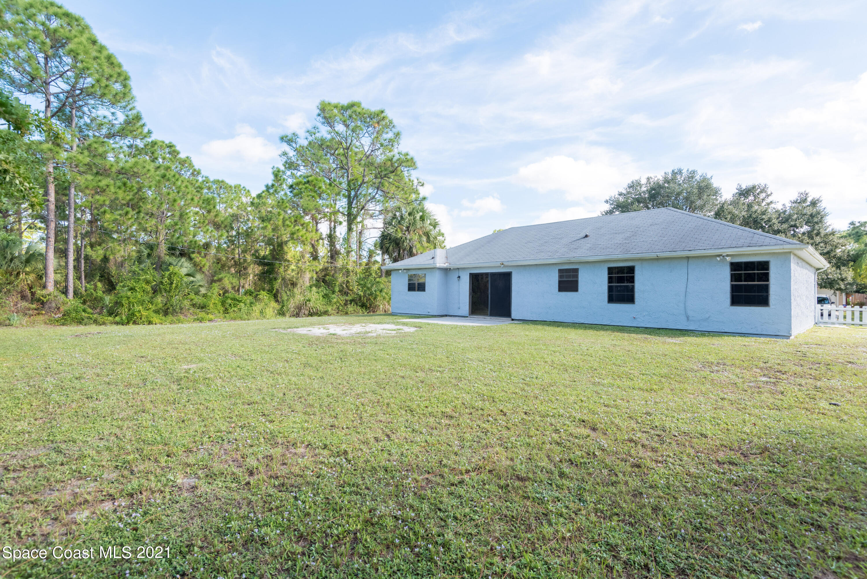 1077 San Rafael Road Southwest Palm Bay, FL 32908 - Photo 11 of 13 a outdoor space with green field