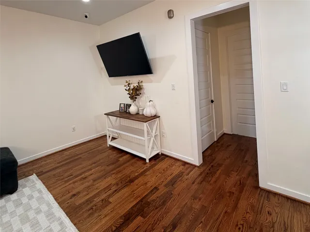 $2,900 | 90 Burress Street, Houston, TX 77022