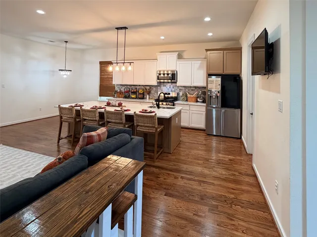 $2,900 | 90 Burress Street, Houston, TX 77022