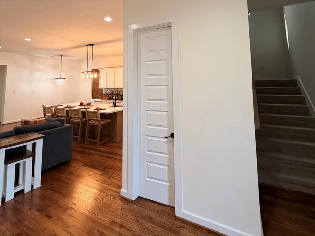 $2,900 | 90 Burress Street, Houston, TX 77022