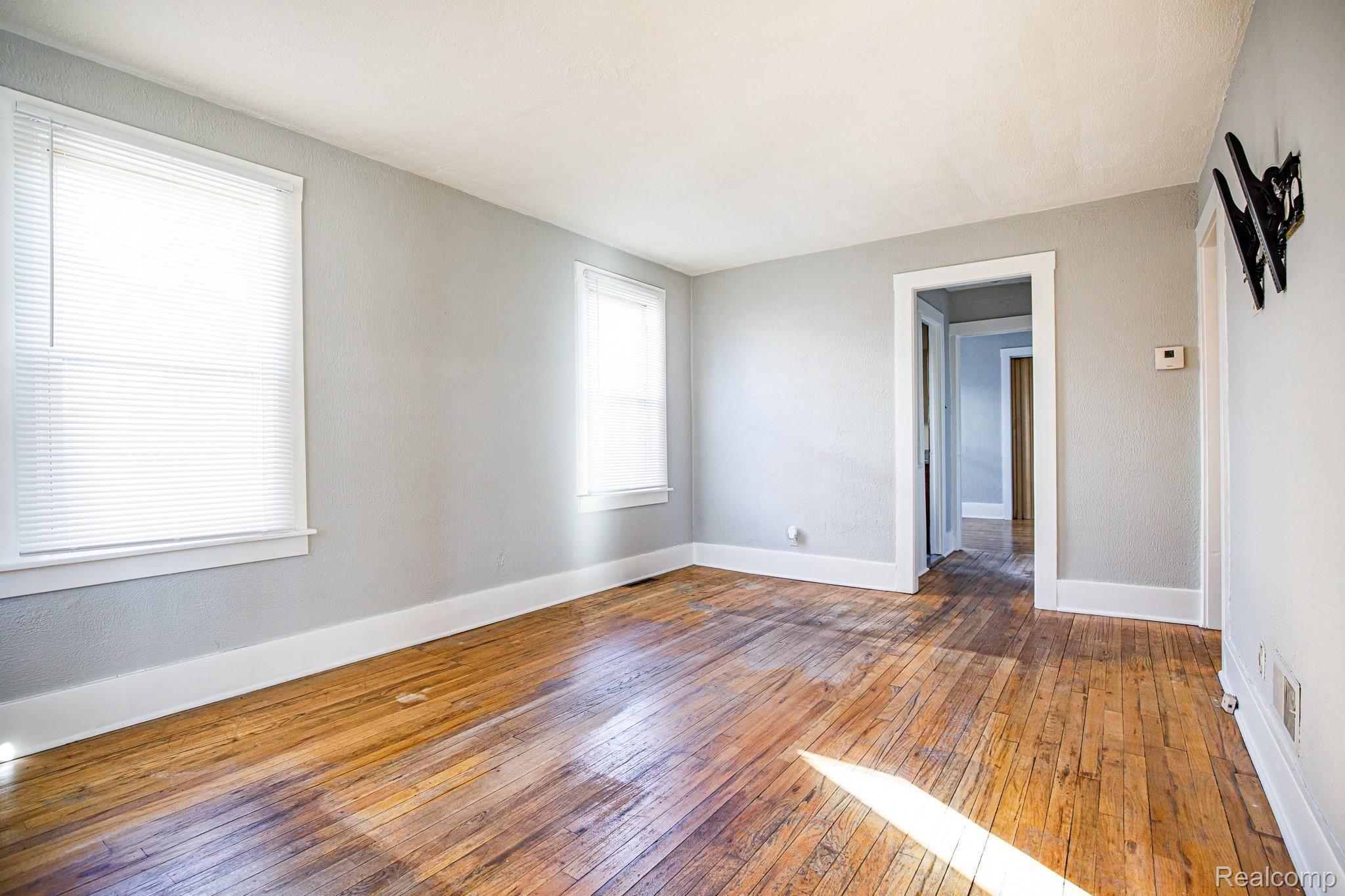 336 Stratford Road Ferndale, MI 48220 - Photo 3 of 29 463A9240.jpg