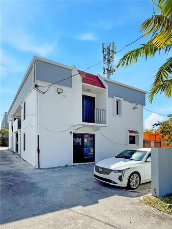 $1,600 | 852 Southwest 1st Street, Unit 5, Miami, FL 33130