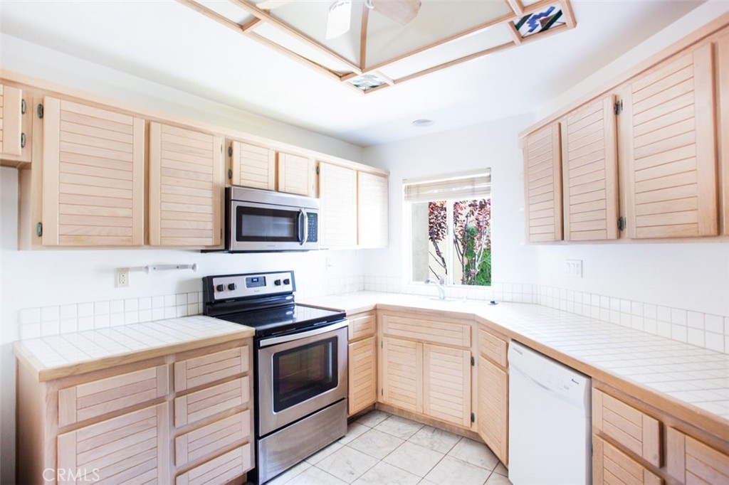 72 Vassar Aisle Irvine, CA 92612 - Photo 11 of 36