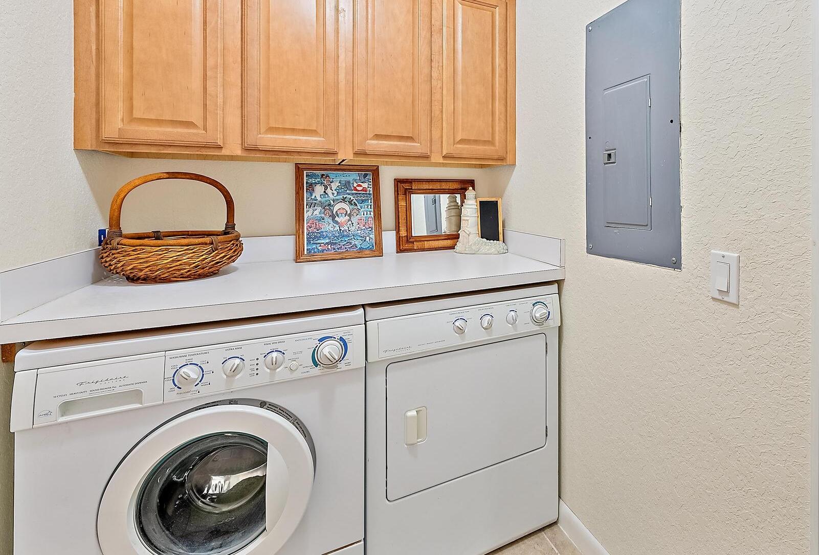 370 Golfview Road, Unit 502 North Palm Beach, FL 33408 - Photo 18 of 33 Laundry
