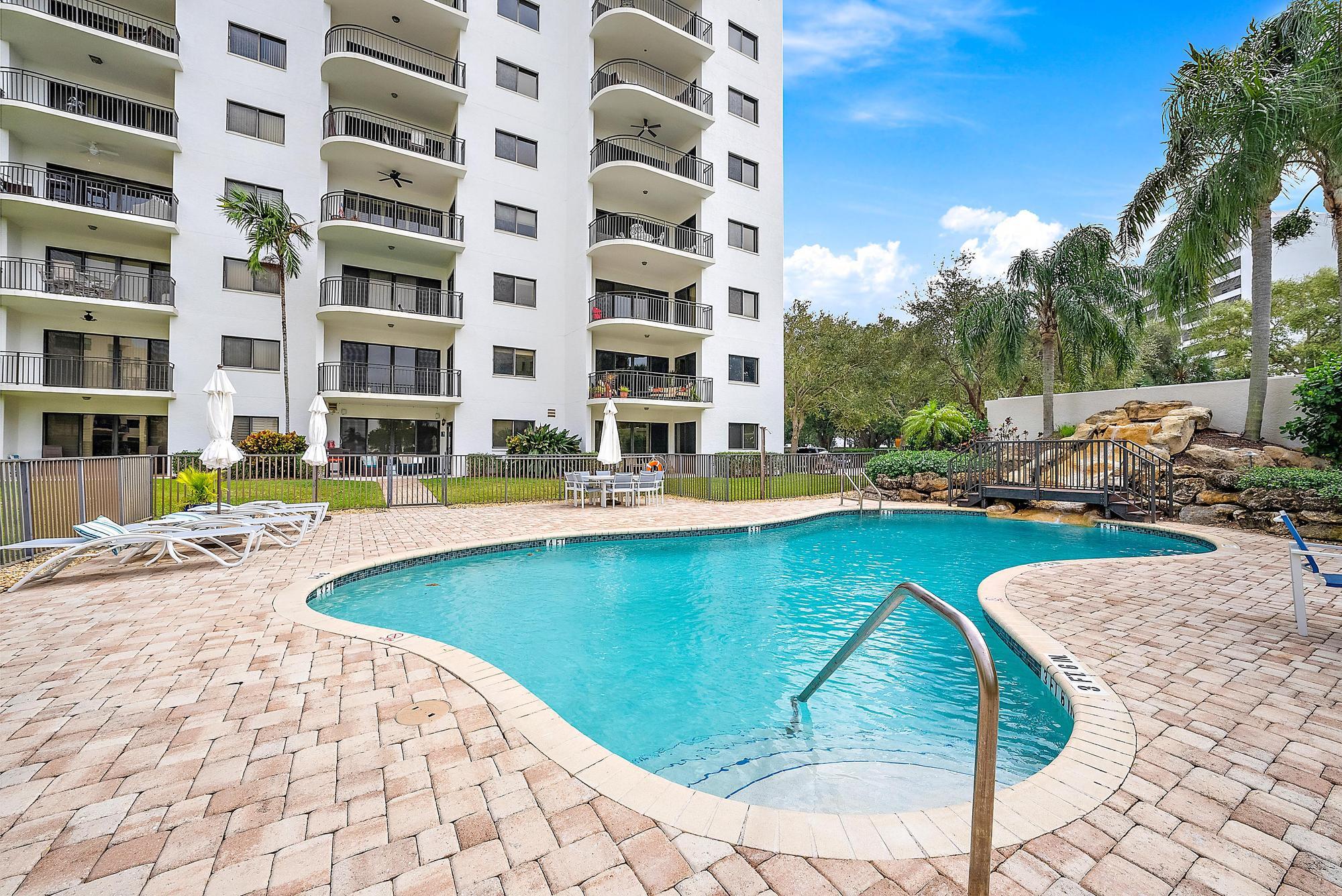 370 Golfview Road, Unit 502 North Palm Beach, FL 33408 - Photo 21 of 33 Community Pool