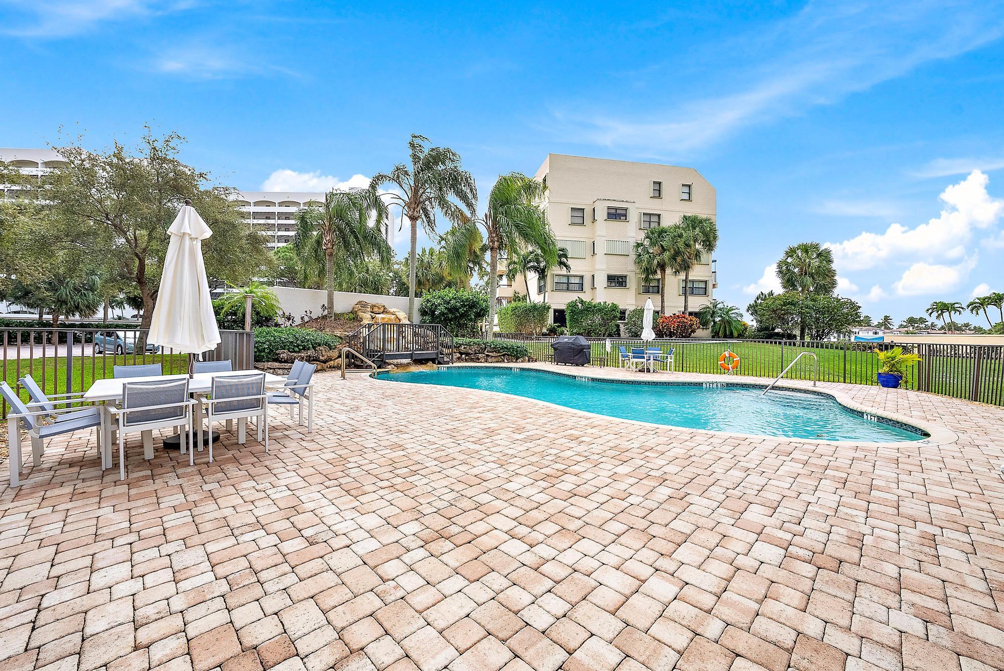 370 Golfview Road, Unit 502 North Palm Beach, FL 33408 - Photo 22 of 33 Community Pool