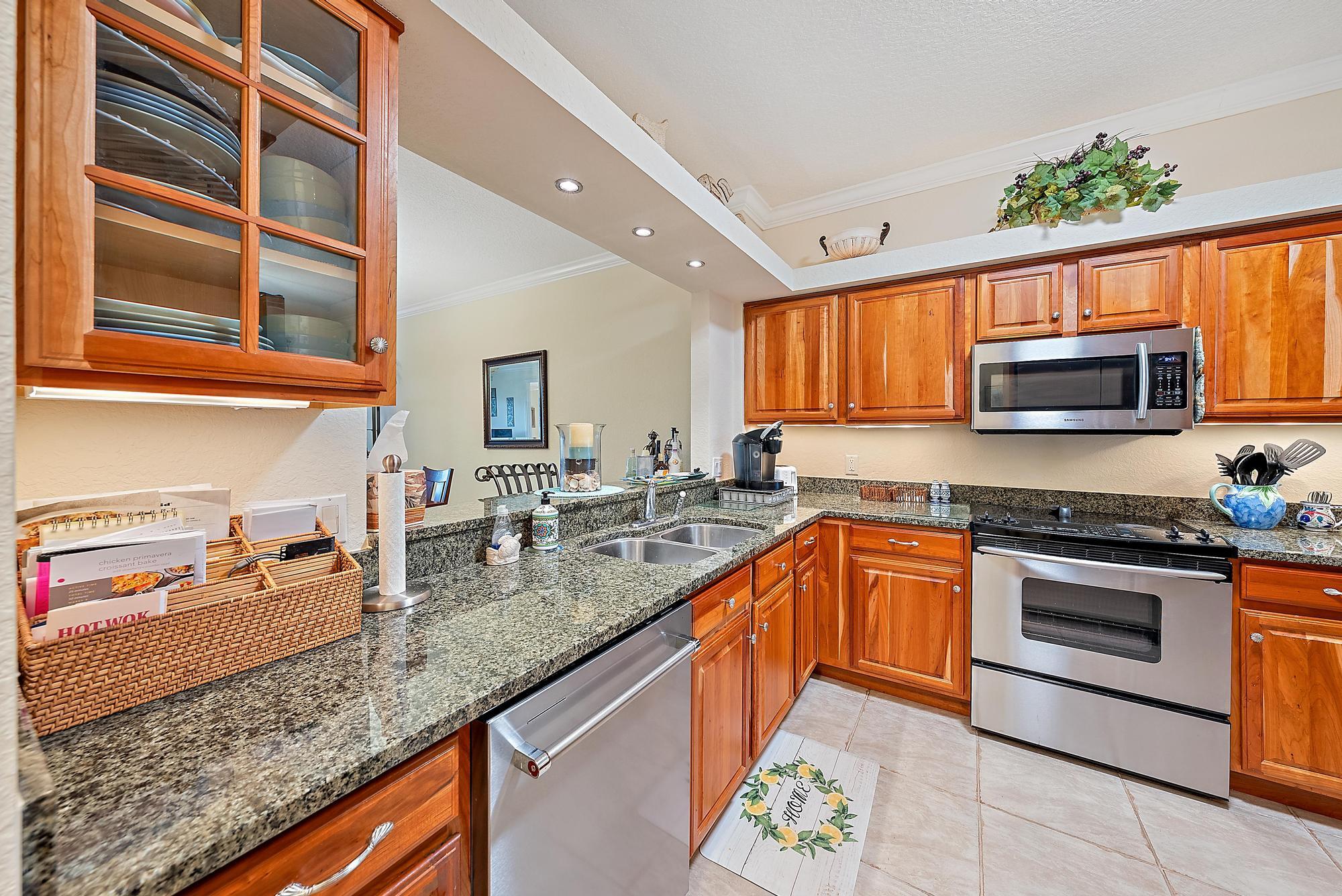 370 Golfview Road, Unit 502 North Palm Beach, FL 33408 - Photo 6 of 33 Kitchen