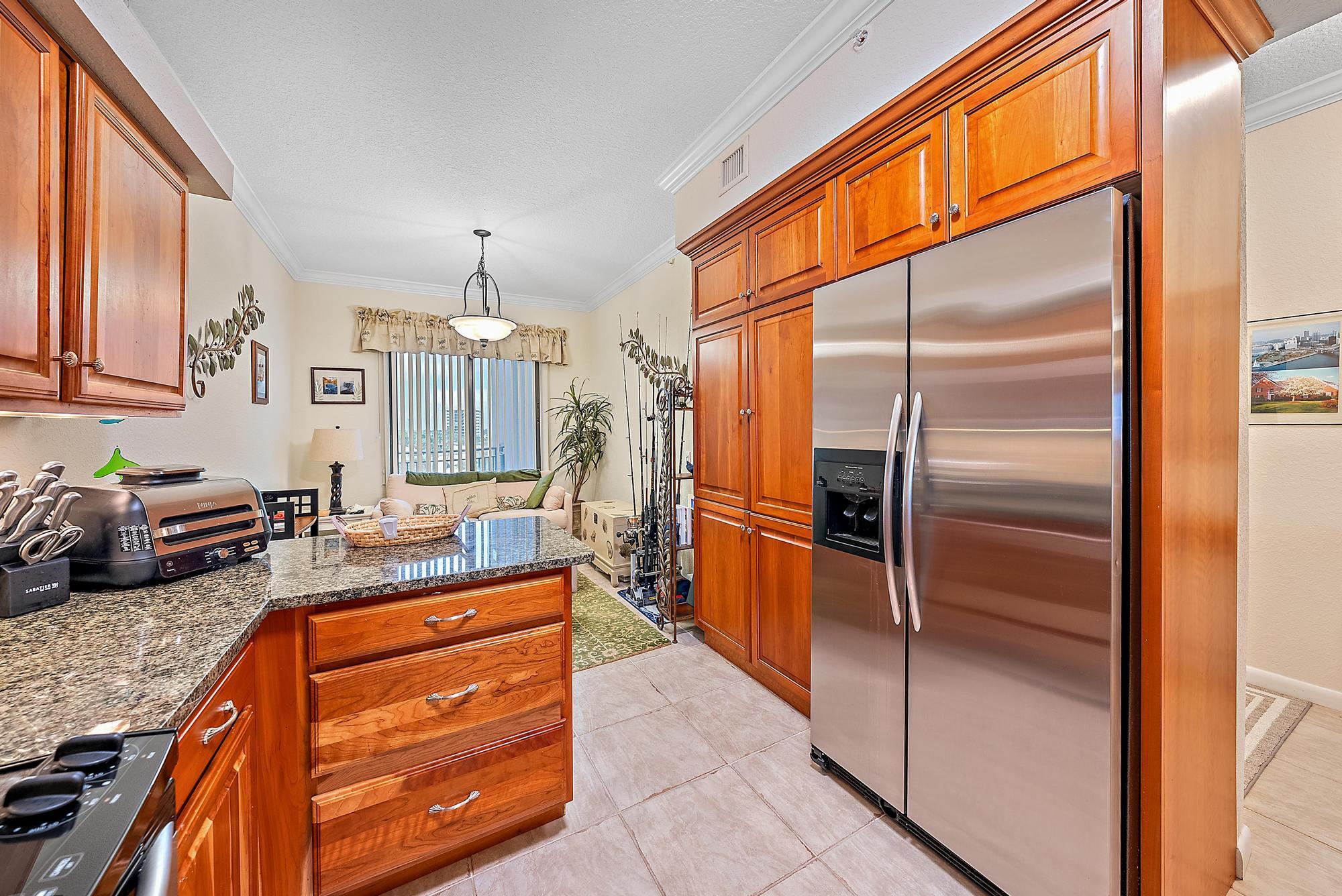 370 Golfview Road, Unit 502 North Palm Beach, FL 33408 - Photo 7 of 33 Kitchen