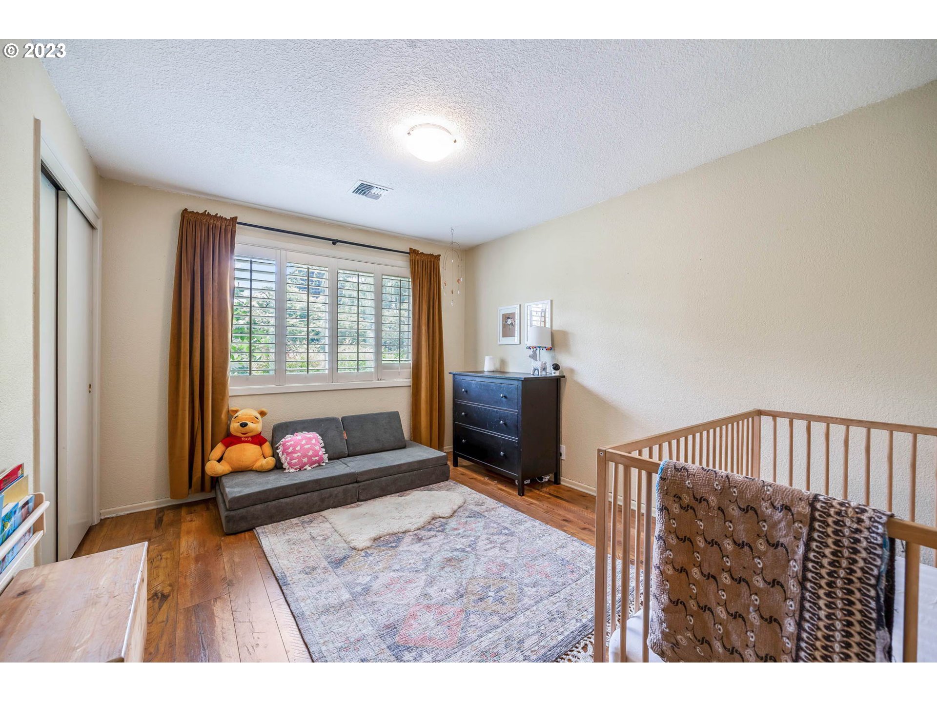 3555 Bardell Avenue Eugene, OR 97401 - Photo 15 of 31 a living room with furniture and a flat screen tv