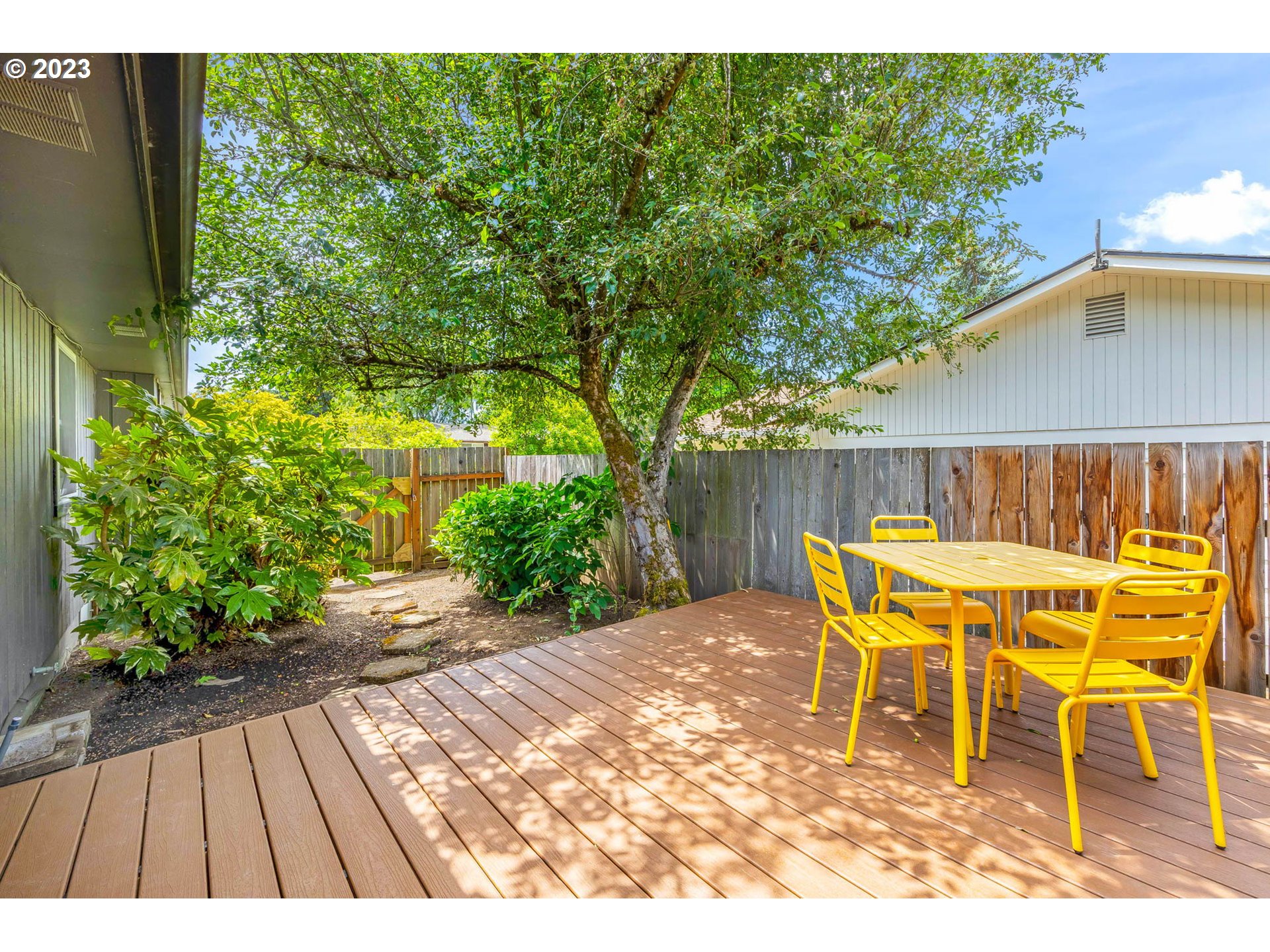 3555 Bardell Avenue Eugene, OR 97401 - Photo 20 of 31 a view of a chairs and table on the wooden floor