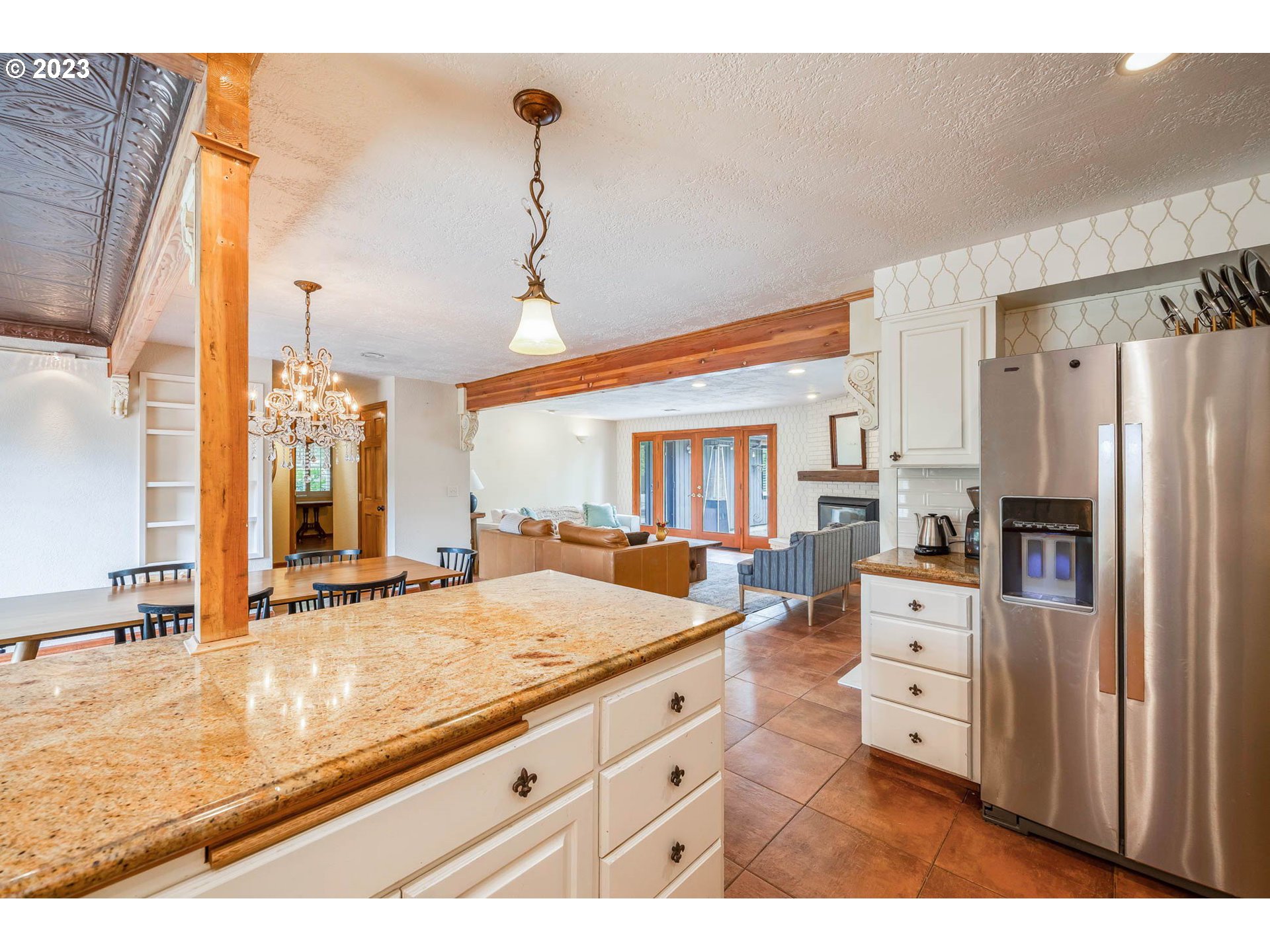 3555 Bardell Avenue Eugene, OR 97401 - Photo 4 of 31 a living room with stainless steel appliances kitchen island granite countertop furniture and a kitchen view