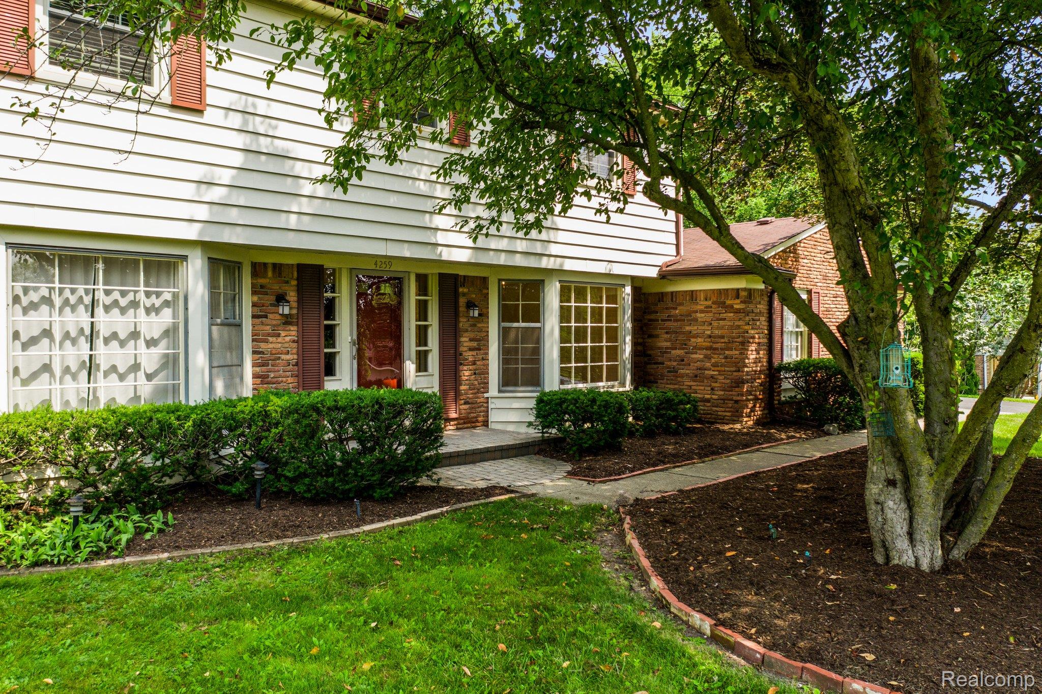 4259 Wendell Road West Bloomfield, MI 48323 - Photo 5 of 39 4.jpg