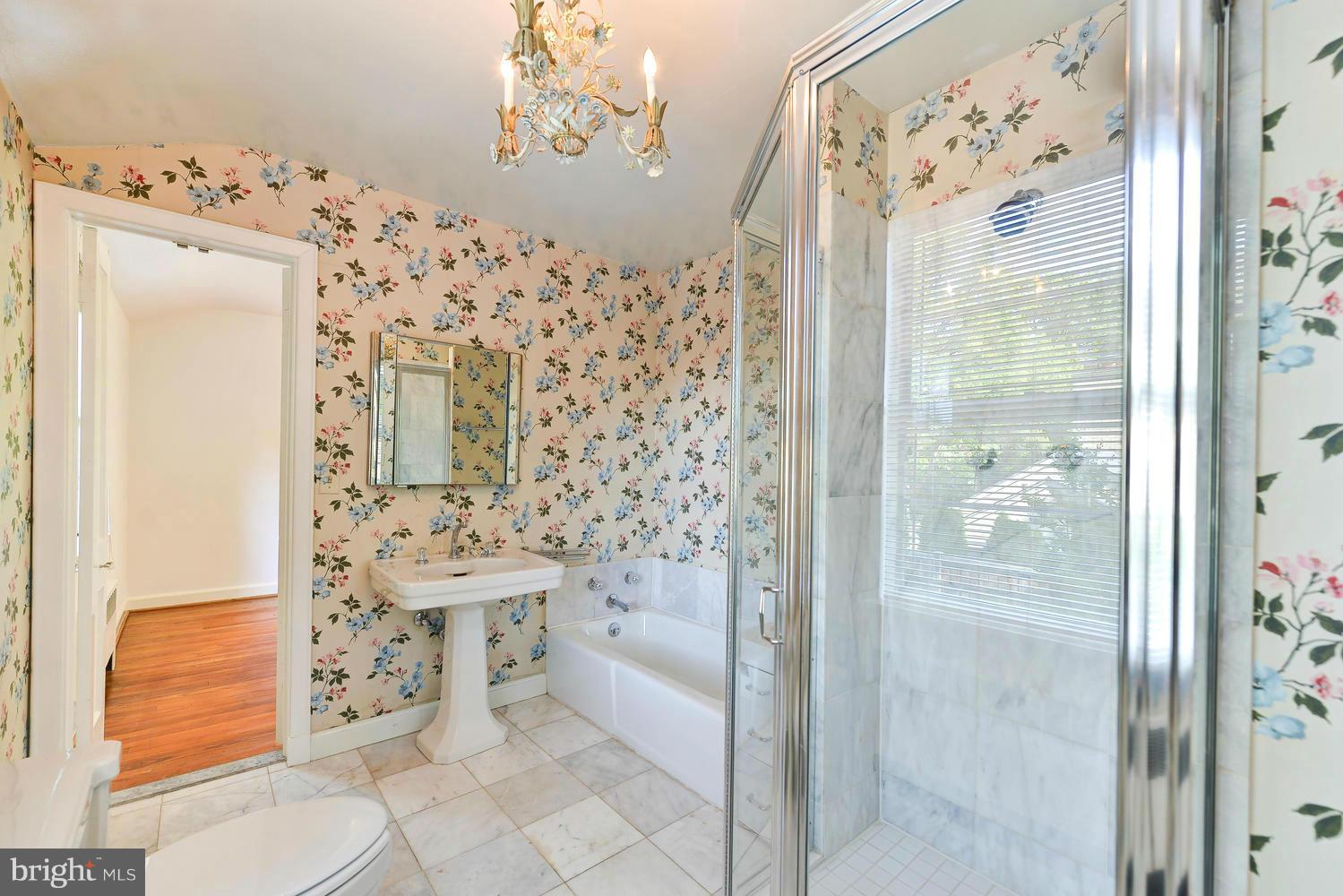 5001 Glenbrook Road Northwest Washington, DC 20016 - Photo 17 of 22 Bath