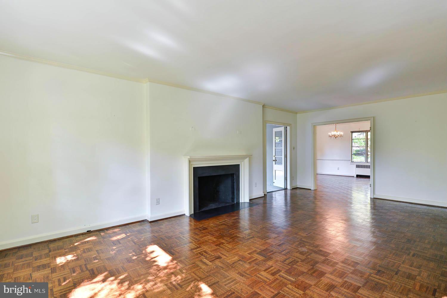 5001 Glenbrook Road Northwest Washington, DC 20016 - Photo 7 of 22 Living Room