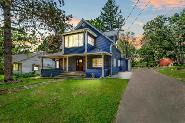 $295,000 | 611 West Fulton Street, Waupaca, WI 54981