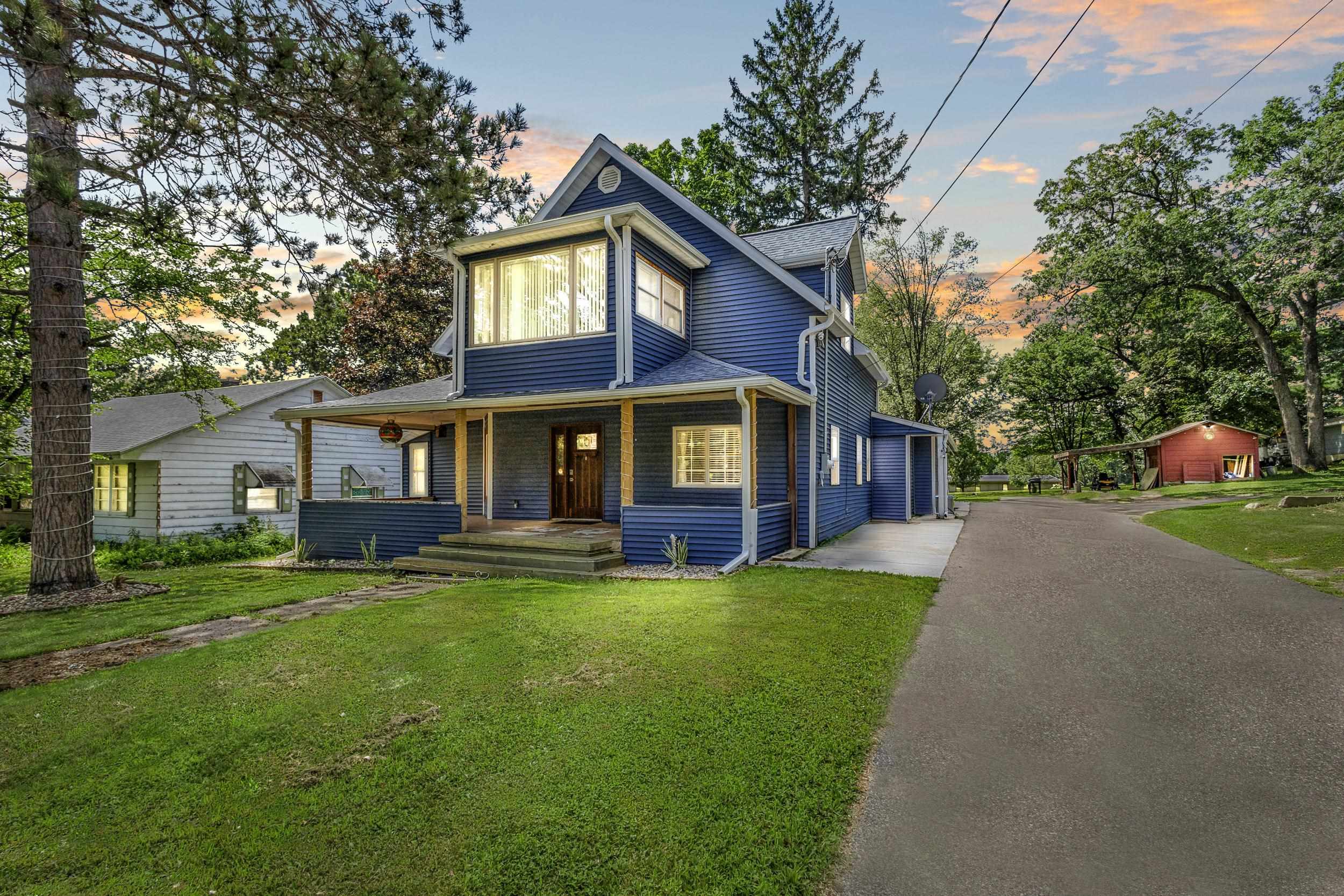 611 West Fulton Street Waupaca, WI 54981 - Photo 1 of 33