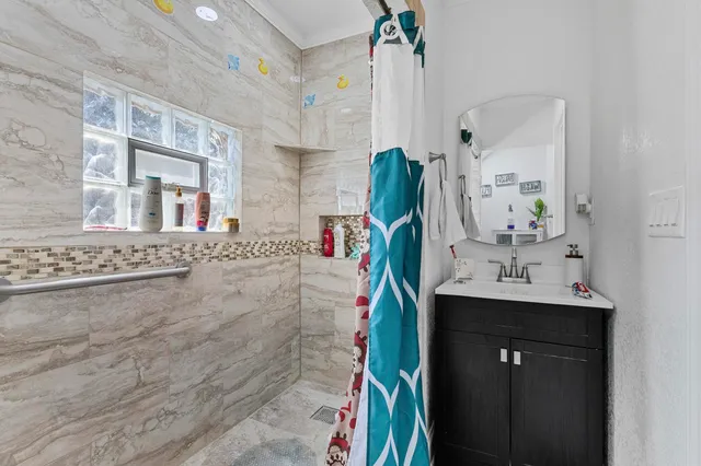 $295,000 | 611 West Fulton Street, Waupaca, WI 54981